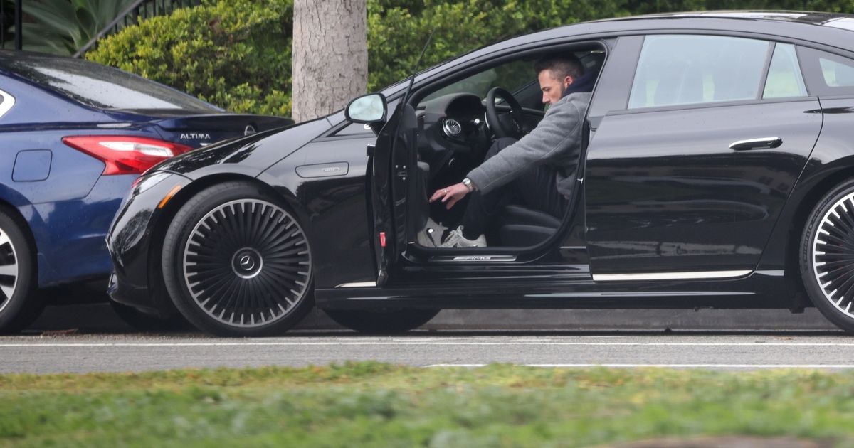 Adam Reeves Mercedes GALERIE: Ben Affleck a jeho zablokovaný obří mercedes: A jak mám asi ...