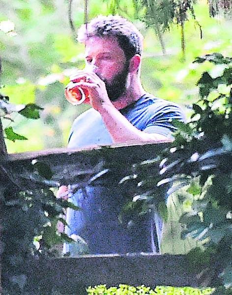 Americký herec Ben Affleck (46)  má problém s alkoholem.