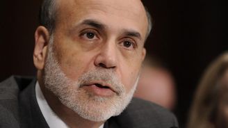 Bernanke: Ekonomika USA je stabilnější, ale nepodléhejme uspokojení