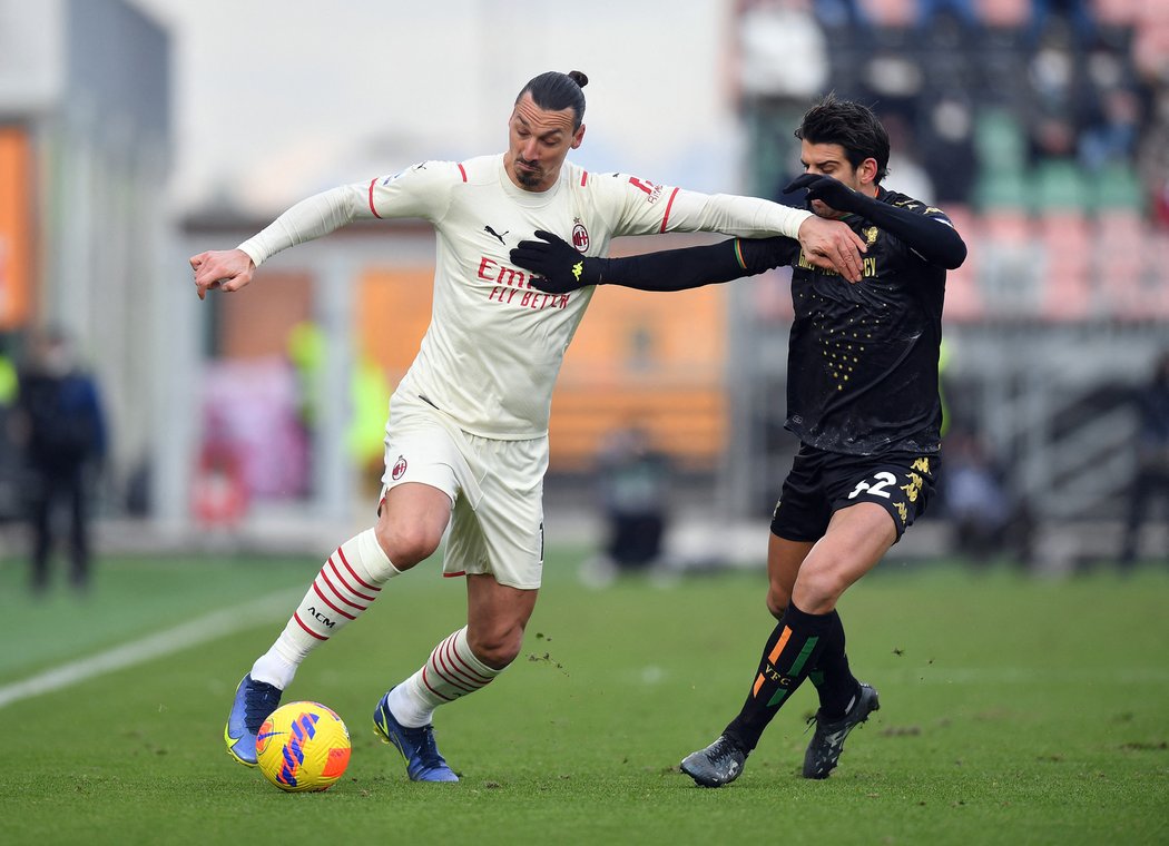 Utkání mezi Benátkami a AC Milán ovládli hosté poměrem 3:0.