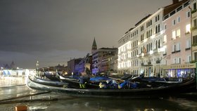 Vydatné deště zaplavily skoro polovinu historického centra Benátek., (13.11.2019).