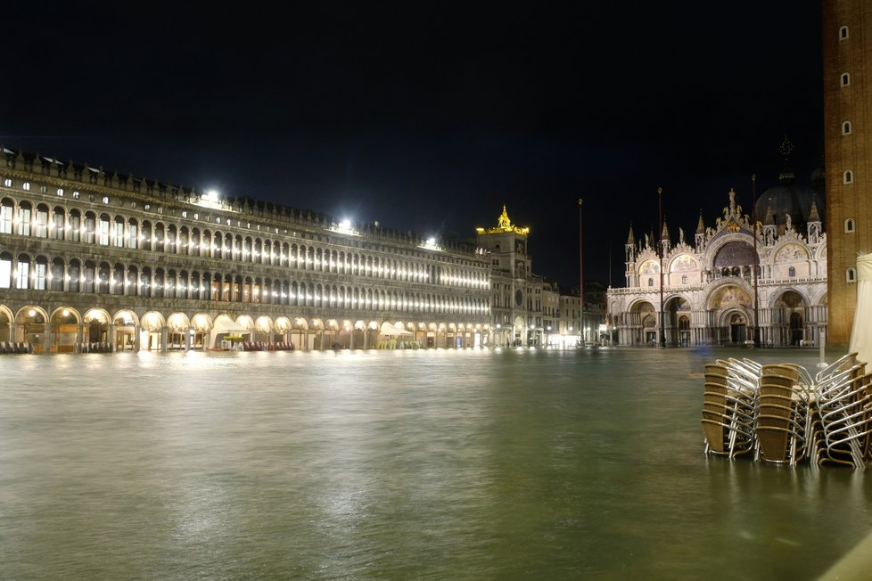 Vydatné deště zaplavily skoro polovinu historického centra Benátek. (13. 11. 2019)