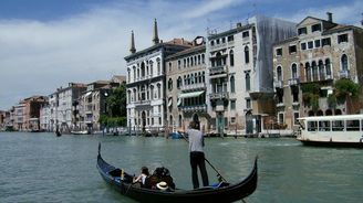 Squatteři v Benátkách obsazují prázdné budovy. Vadí jim vysoké nájmy 