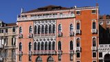 Hříšník Berlusconi kupuje v palác v Benátkách