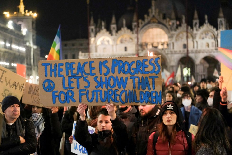 Protest proti invazi v Benátkách.