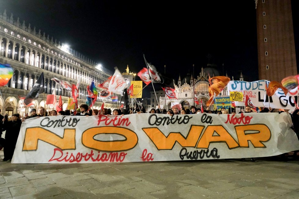 Protest proti invazi v Benátkách.
