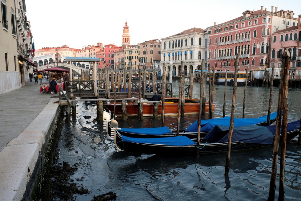 Vodní kanály v Benátkách jsou bez vody. (14.01.2020)