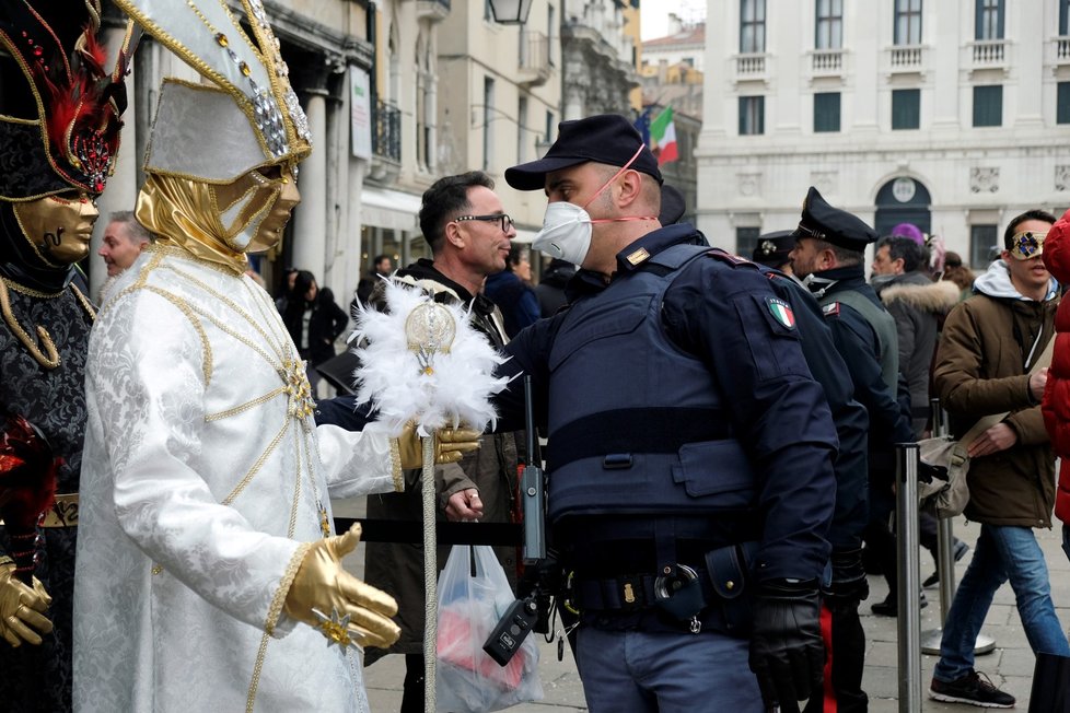 Benátky naplno zasáhly obavy z nového koronaviru. (23. 2. 2020)