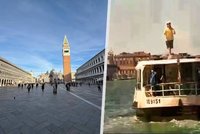 Hazard v Benátkách: Turista jel na střeše lodi! Starosta zuří