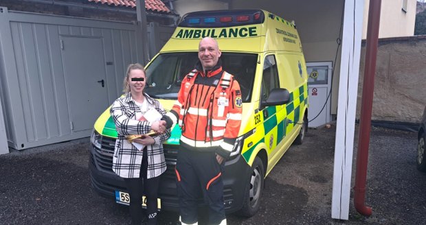 Vnučka pacienta přišla záchranářům osobně poděkovat
