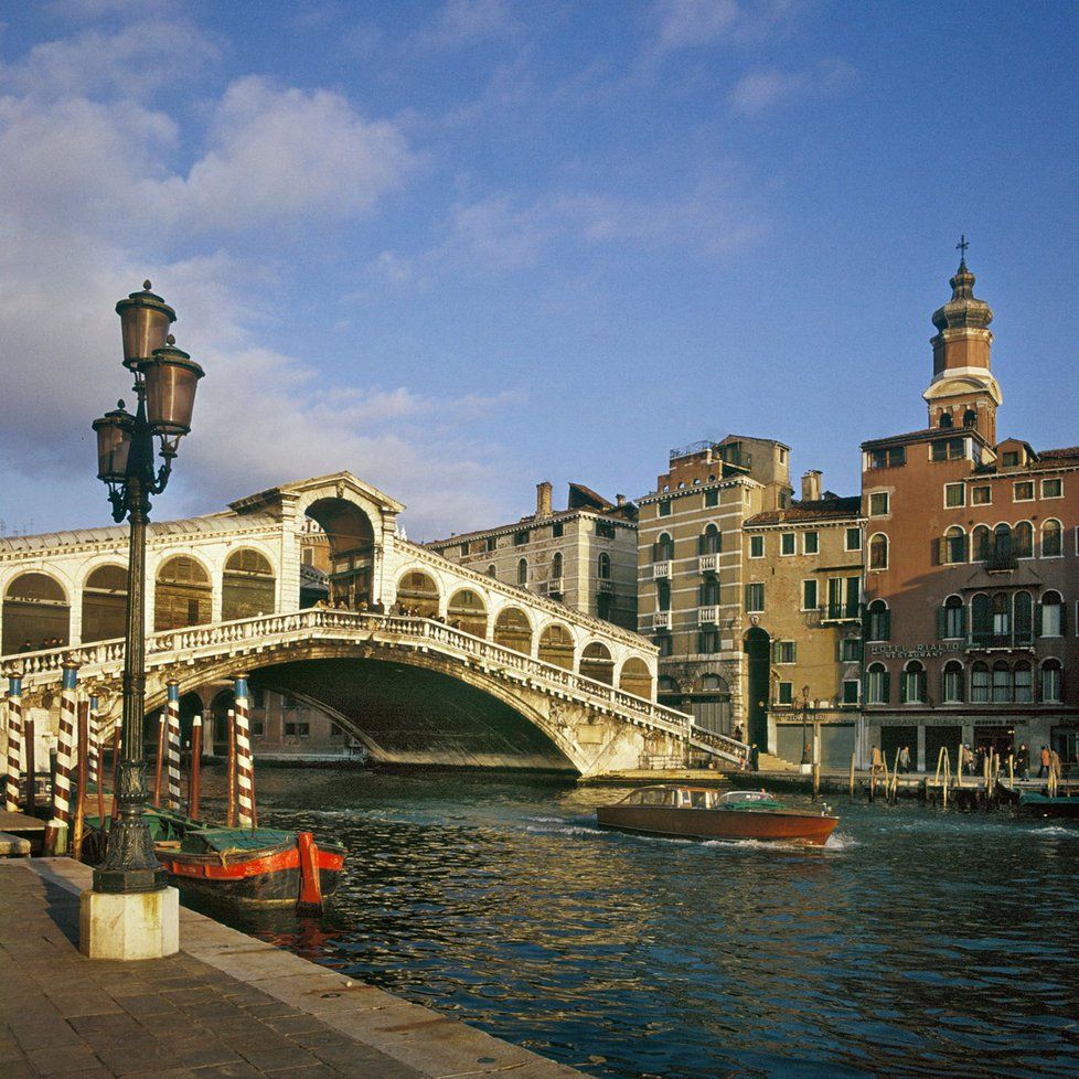 Most Rialto v Benátkách.