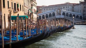 V Benátkách nebude možné sedět na zemi, plánuje starosta. (Ilustrační foto)