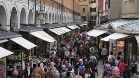 V Benátkách v rámci boje proti turismu zavedli turnikety.