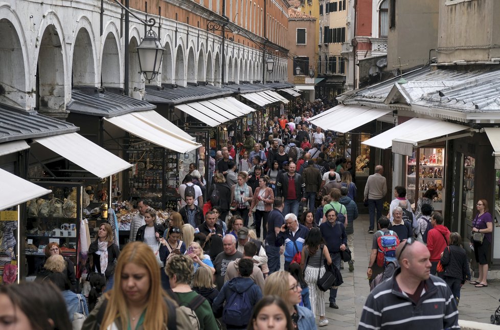 V Benátkách v rámci boje proti turismu zavedli turnikety.