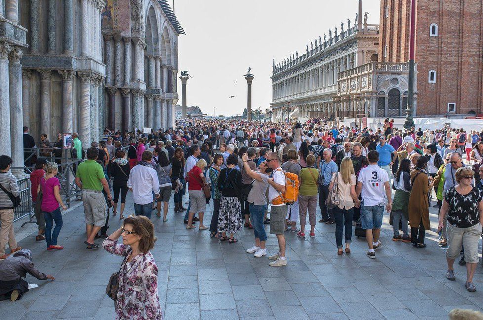 Benátky bojují s velkými davy turistů. (Ilustrační foto)