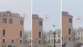 Turista skočil z budovy do kanálu v Benátkách: Měl by dostat certifikát blbosti, rozčiluje se starosta