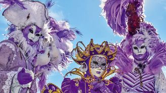 Nahlédnutí za oponu výroby masek: Kde a jak vznikají pestrobarevné symboly benátského karnevalu?