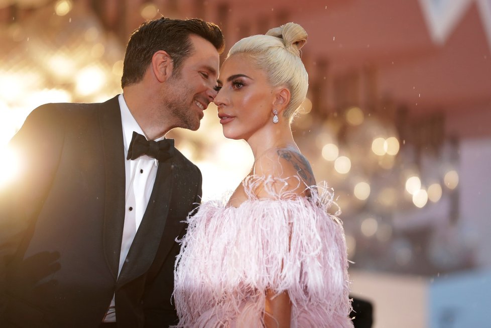 Lady Gaga a Bradley Cooper