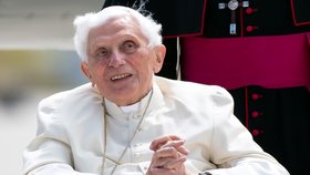 Stav emeritního papeže Benedikta XVI. je dál vážný, ale stabilní. (29. 12. 2022)