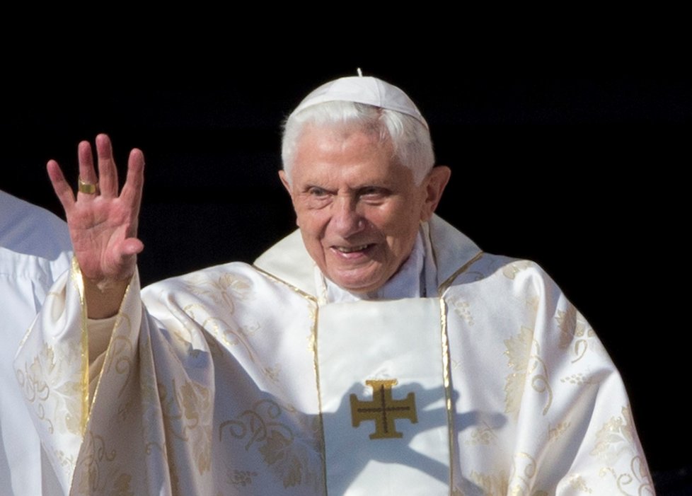 Zemřel emeritní papež Benedikt XVI.