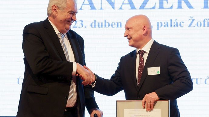 Prezident Miloš Zemana a šéf ČEZ Daniel Beneš v roce 2014 na soutěži Manažer roku