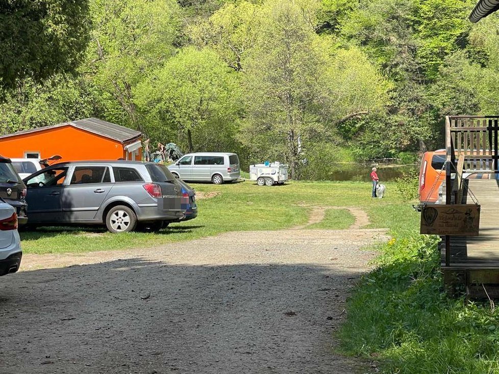 Holčičku (3) v sázavském kempu pokousal pes. Vrtulník ji transportoval do nemocnice. V kempu měla probíhat výstava psů rasy šarplaninec.