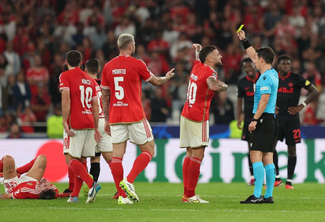 Benfica hrála od 13. minuty o deseti a padla se Salcburkem
