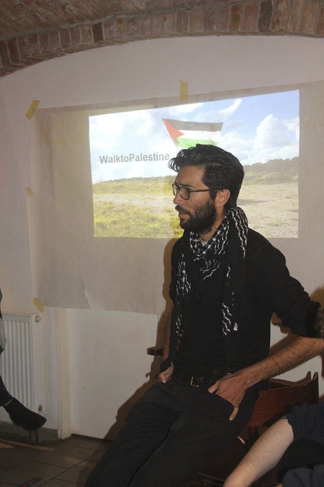 Ladraa organizuje přednášky o své cestě a o Palestině.