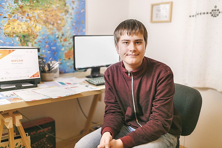 Benjamin Swart: 14 let, Buštěhrad. Vítěz ústředního kola soutěže v programování ZŠ pro vyšší programovací jazyky.