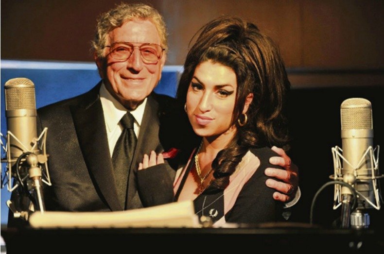 Tony Bennett v roce 2011 nahrával ve studiu duet Body and Soul (Tělo a duše) s britskou zpěvačkou Amy Winehouse.