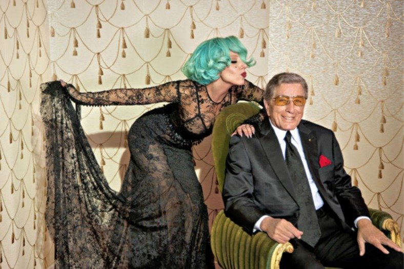 Zpěvačka Lady Gaga (28), je americká showmanka občanským jménem Stefani Joanne Angelina Germanotta, která ráda provokuje.