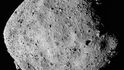 Snímek asteroidu Bennu, který koncem roku 2018 pořídila sonda OSIRIS-REx ze vzdálenosti 24 kilometrů od povrchu.