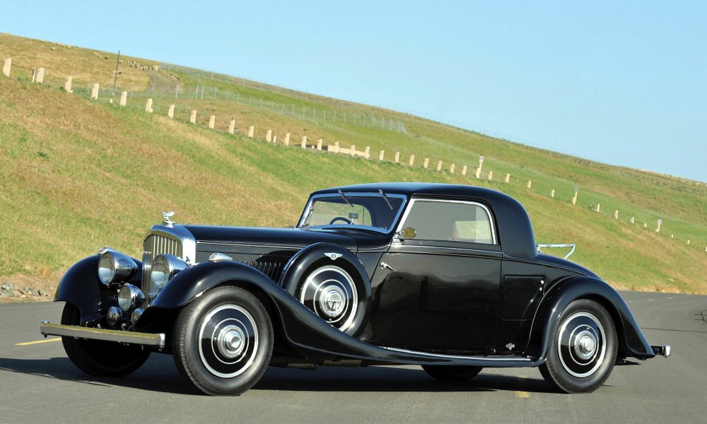 Uhlazenější tvary nabízela pařížská karosárna Kellner. Kupé Bentley 3 ½ Litre pochází z roku 1935.