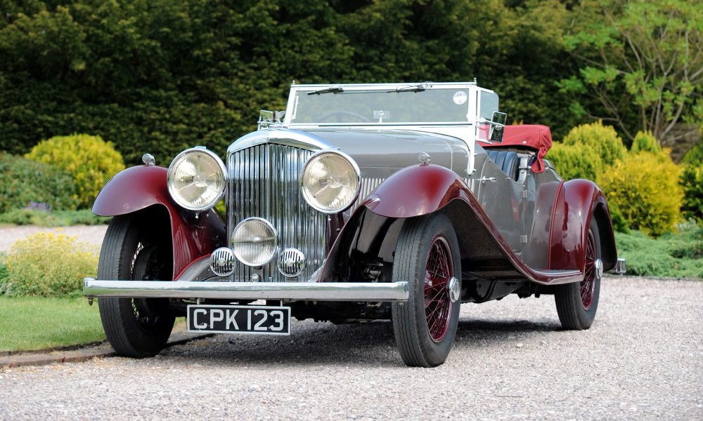 Kabriolet Bentley 3 ½ Litre Tourer z roku 1935 karosovala firma Jarvis & Sons ve spolupráci s Abbey Coachworks.