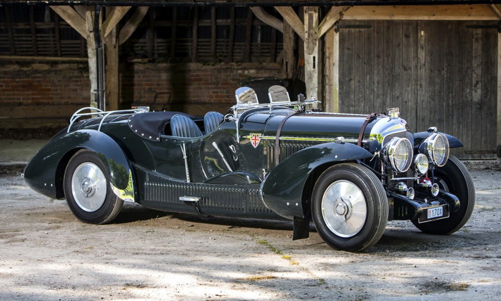 Sportovní Bentley 3 ½ Litre Torpedo Roadster z roku 1937 postavila karosárna Petersen Engineering.