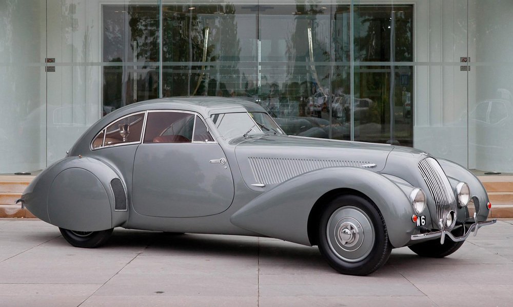 Aerodynamické kupé na podvozku Bentley 4¼ Litre postavila pařížská karosárna Pourtout pro řeckého loďaře Andrého Embiricosa. Design Georges Paulin.