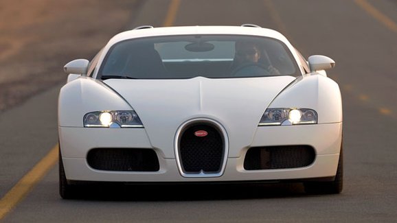 Průměrný majitel Veyronu má 84 jiných vozů, tři tryskáče a jachtu