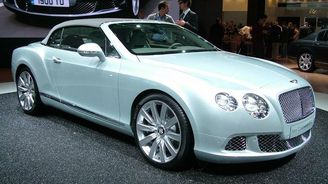 Náš člověk ve Frankfurtu (2): Bentley Continental hladí sametovým luxusem