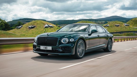 Bentley pokračuje v cestě elektrifikace nabídky. Přivítejte Flying Spur Hybrid