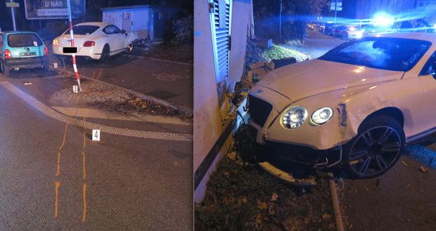 Milionová vyjížďka opilého řidiče v Liberci: Při policejní honičce zbořil luxusní Bentley.