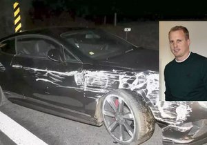 Takhle měl po zinscenované nehodě dvou cizinců vypadat bentley Limberského.