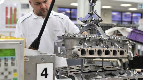 Bentley plánuje výrobu 9000 motorů W12 ročně
