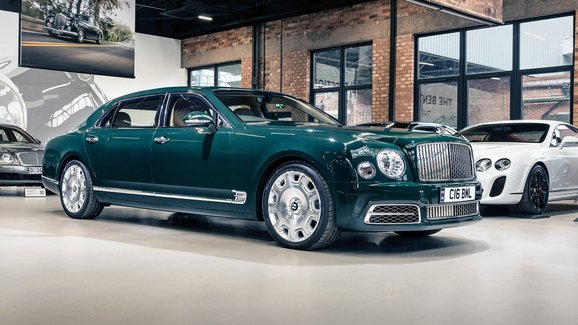 Vůbec poslední Bentley Mulsanne pro britskou královnu zaparkuje v tovární sbírce