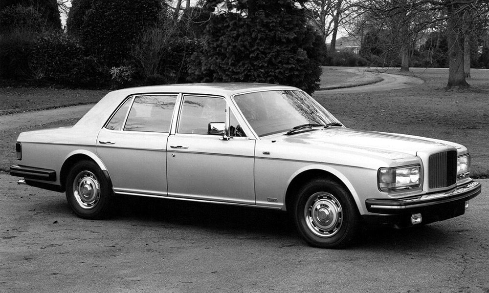 Karoserie sedanu Bentley Mulsanne Turbo se nijak nelišila od „normálního“ sedanu.