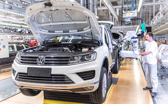 Volkswagen snížil v prvním pololetí výrobu aut na Slovensku