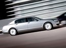 Bentley Flying Spur musí do servisu. Může mu uletět skleněná střecha