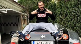 Benzema létá v průšvihu! Hvězda Realu jela rychle a bez řidičáku