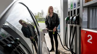 Česko v desítce zemí EU, kde ceny benzinu kvůli válce v Íránu explodovaly. Státy zavádějí opatření Česko v desítce zemí EU, kde ceny benzinu kvůli válce v Íránu explodovaly. Státy zavádějí opatření