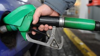 Ceny pohonných hmot klesají. Tady je pět důvodů, proč mohou klesat dál
