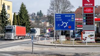 Nafta v Česku opět prudce zdražila. Od začátku války na Blízkém východě vzrostla o sedm korun na litr Nafta v Česku opět prudce zdražila. Od začátku války na Blízkém východě vzrostla o sedm korun na litr